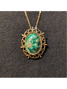 Vintage Gold Tone Green Confetti Lucite Oval Pendant Statement Necklace Brooch